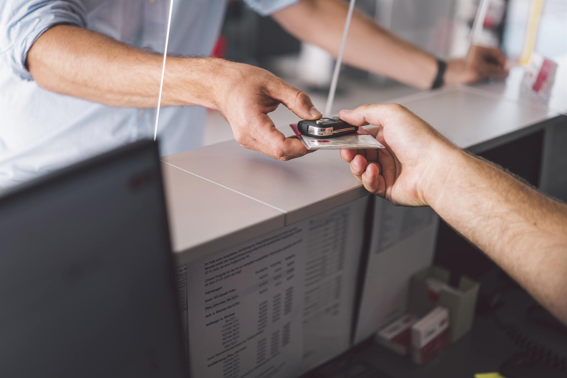 Kunde in der Prüfstelle